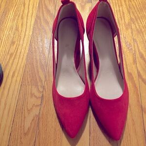 Women’s high heels. Block heel size 8. Worn once. Excellent used condition.